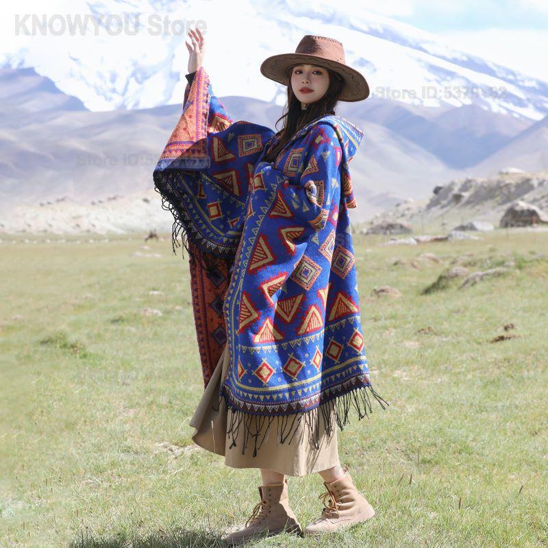 Ethnic Fashion Photography - Kadın Etnik Tarzı Kapüşonlu Pelerin Şal